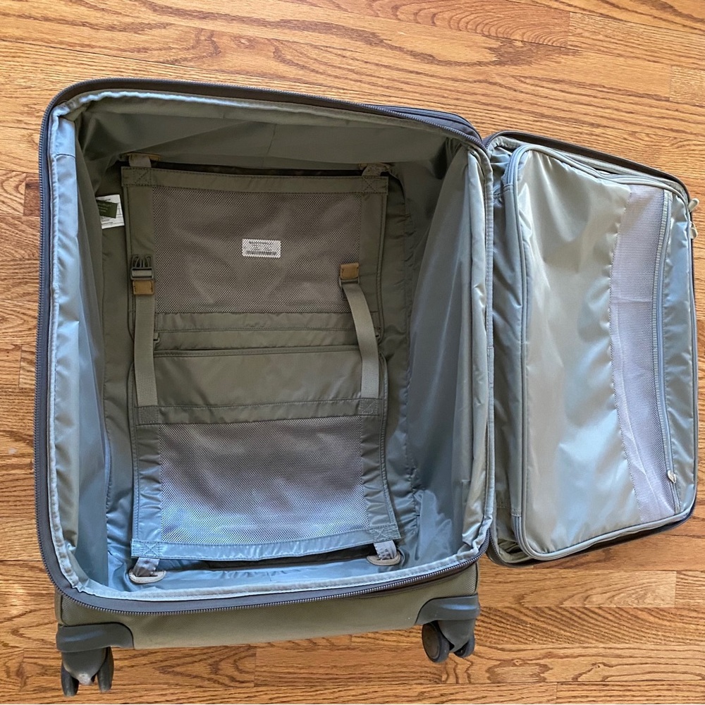 Briggs and Riley, medium spinner suitcase